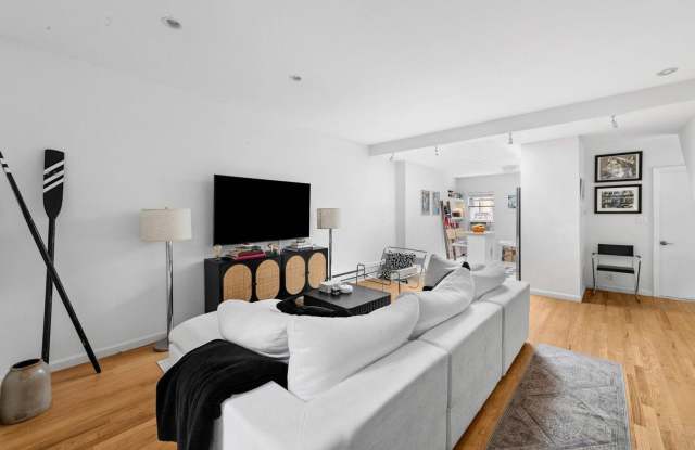 282 HUDSON Street unit: 3