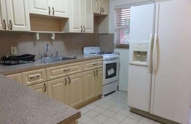 Photo of 2820 SW 16th Ter