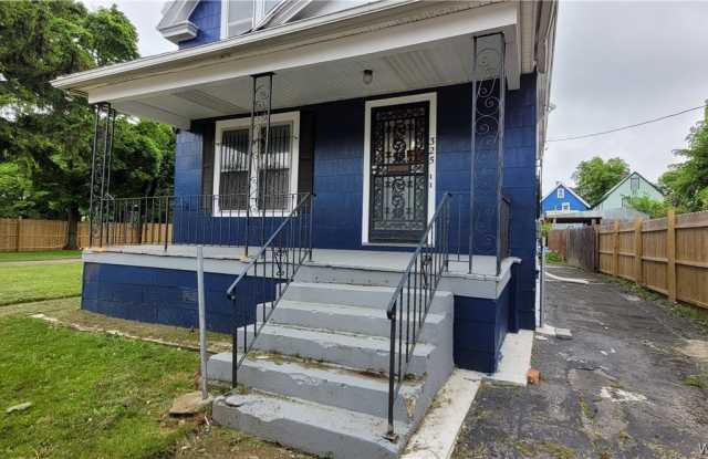 325 Box Ave (LOWER)