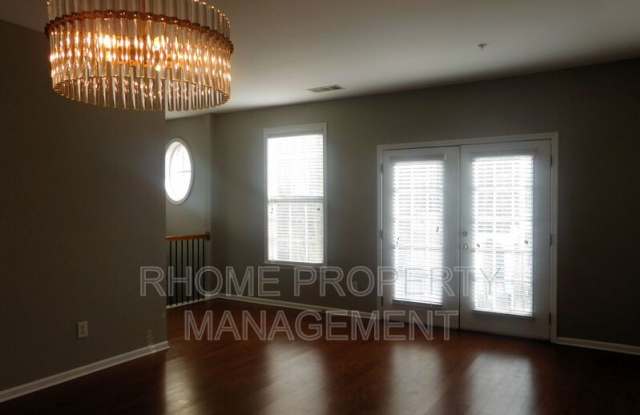 6240 Sawtooth Oak Court SE