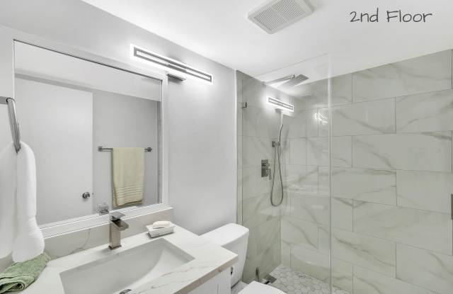 2228 White Pine Cir