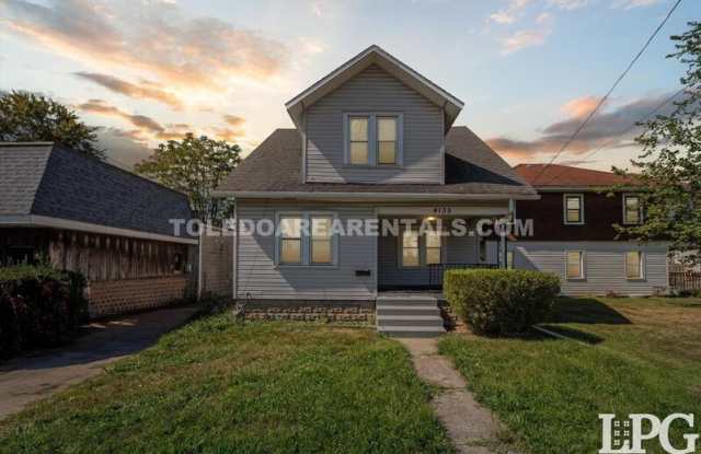 Photo of 4135 Upton Ave