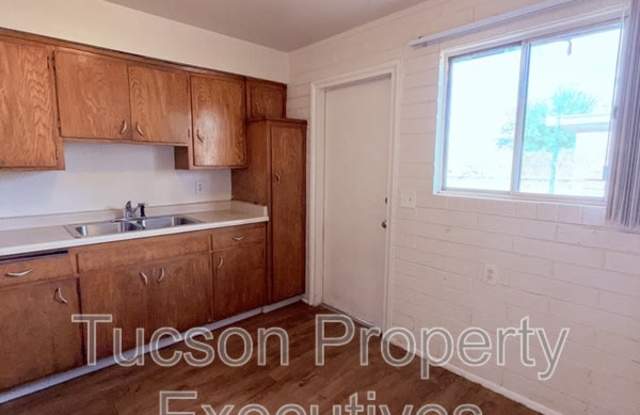 8914 South Nogales Highway