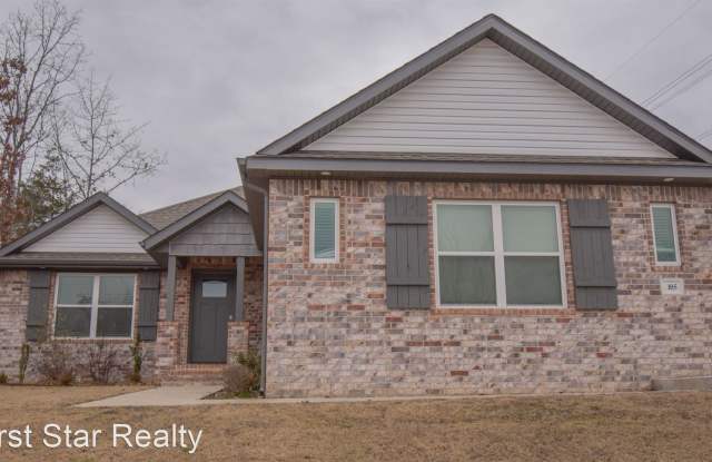 105 S Ray Avenue - 105 South Ray Avenue, Fayetteville, AR 72701