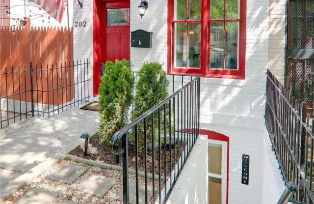 202 F STREET NE