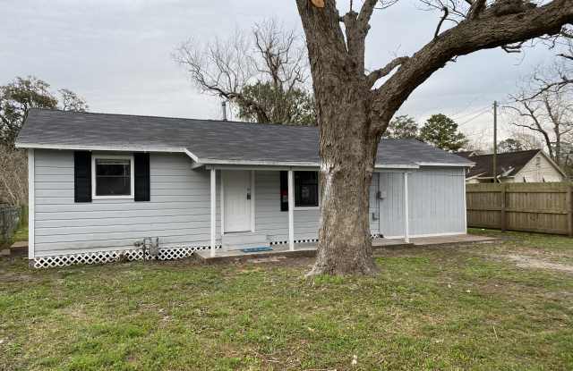 203 South Fig Street - 203 South Fig Street, Sweeny, TX 77480