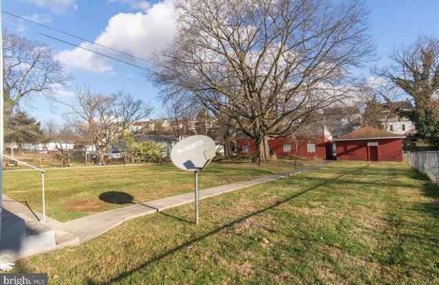 250 N MULBERRY Street unit: 2F