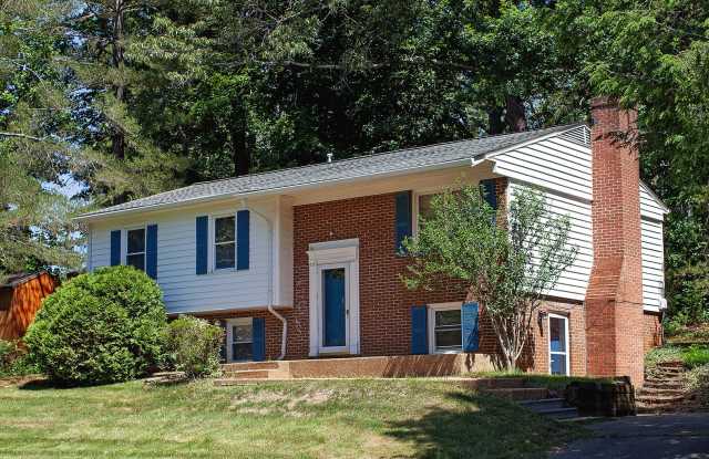 Move-in Ready, Pet-Friendly Northern Albemarle County Home
