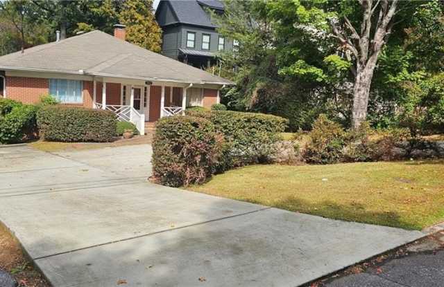 Photo of 1032 Standard Drive NE