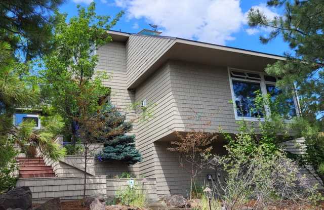 Photo of FULLY FURNISHED - 3 Bed 3 Full bath-office/bonus/craft room-walk to river