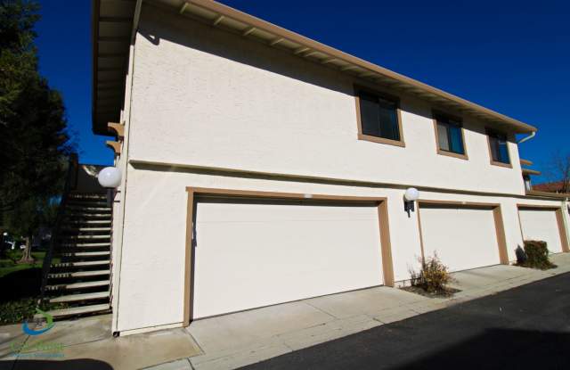 $2795 - Lovely Upstairs 2 Bed/1Bath Condo Near Blossom Hill Road  Hwy 85!