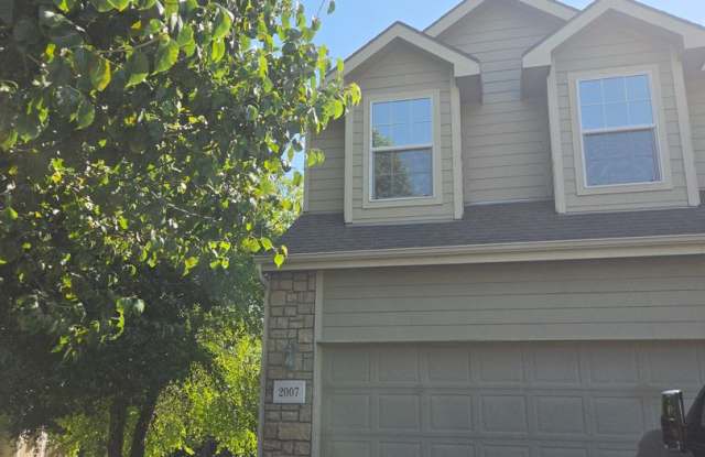 4 Bedroom 3.5 Bathroom Duplex