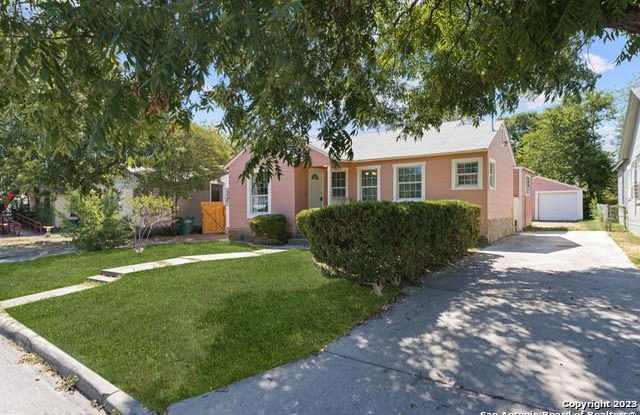 1422 W LULLWOOD AVE