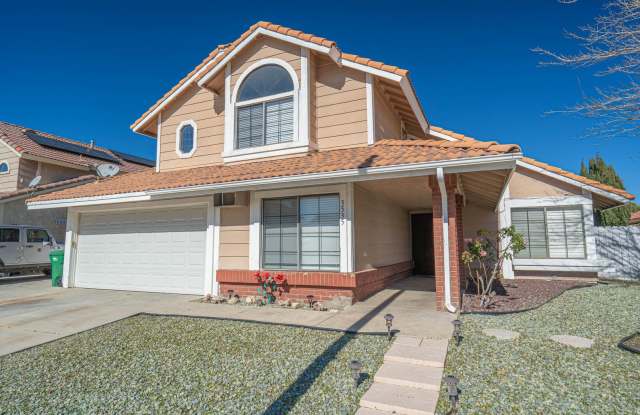 Spacious 4-Bedroom Home with Solar, Pool  Spa in Lancaster!