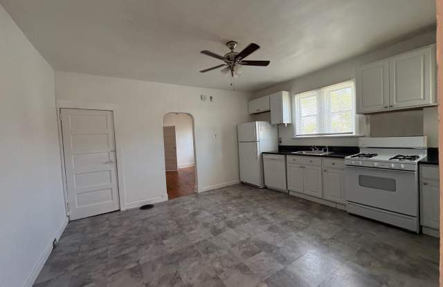 314 W 4TH Street