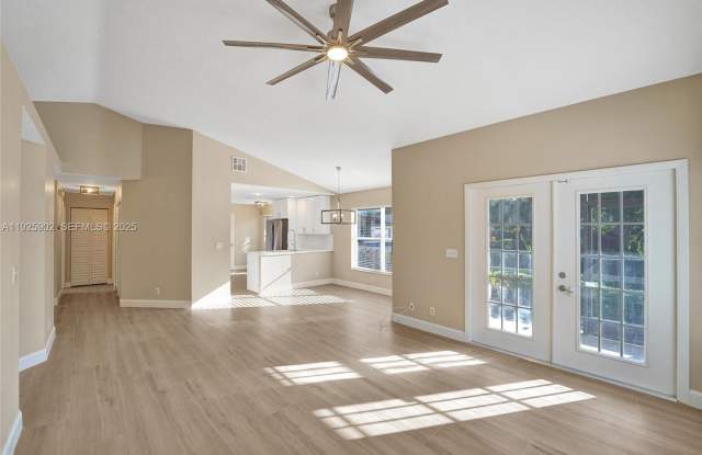 9012 S Lake Park Cir S