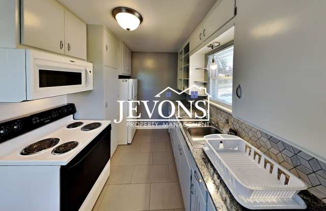 2BR/1BA Home in Yakima — Garage, Central Air & Fenced Backyard