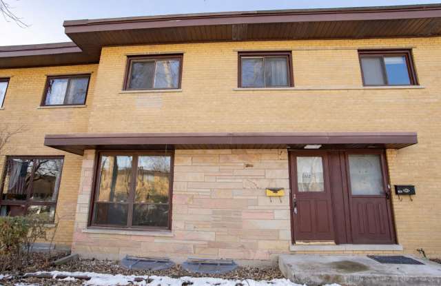 Photo of 612 Maple Court unit: 612