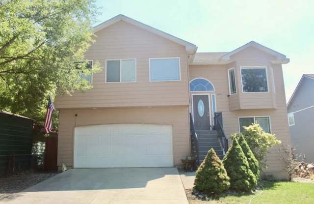 Photo of 4246 E 8th Ave