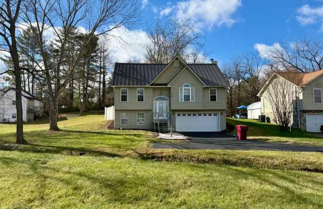 Photo of Beautiful Home behind ETSU and 5 minute drive to VAMC