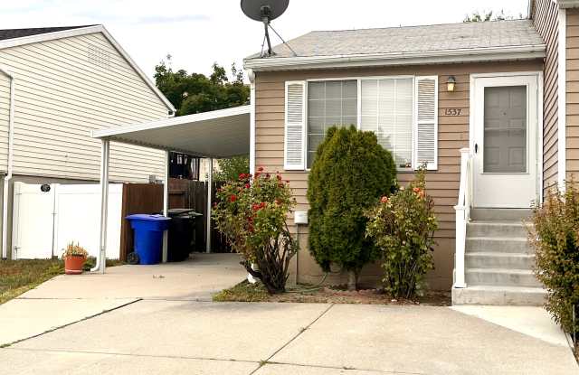 1537 W Ponderosa Ln