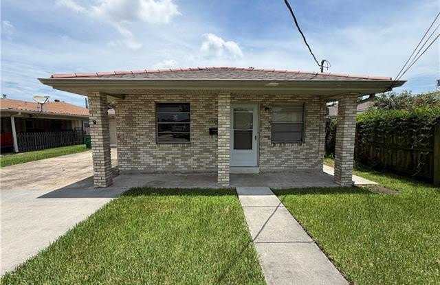 1209 EDENBORN Avenue