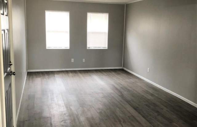 Welcome to Ravenwood Drive!