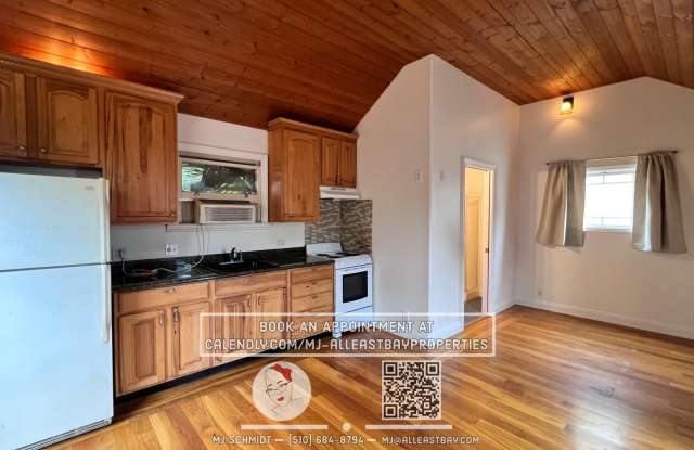 Quaint cottage with hardwood floors, private entrance and patio, surrounded by lush gardens!