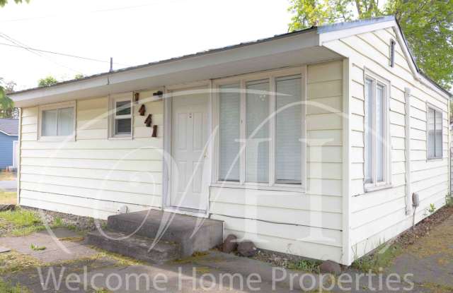 Photo of Cozy Clean and Quiet Home with Yard  Office Space
