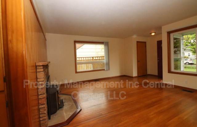 Photo of 1670 Yew St SE