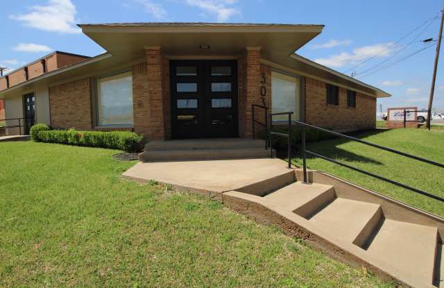 303 West Dallas Street - 1