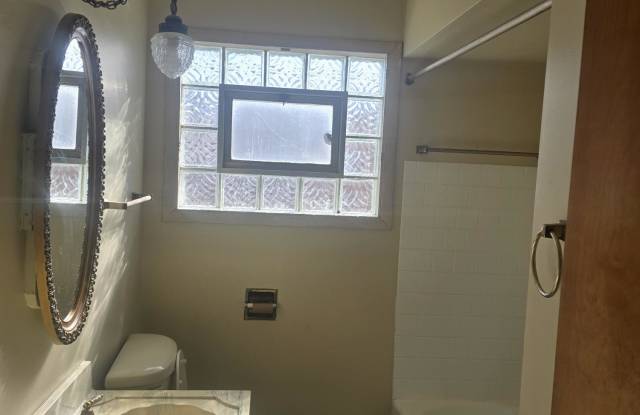 15639 Ingleside Avenue