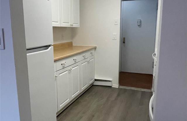 130 Colonial Parkway unit: 3D