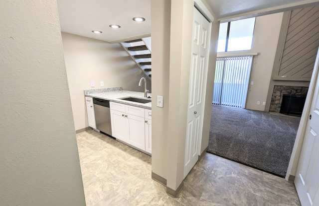 2 Bed 1 Bath Condo Near Cherry Creek