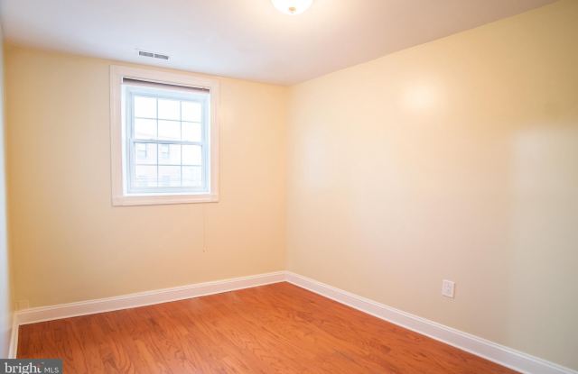 1124 E PASSYUNK AVENUE