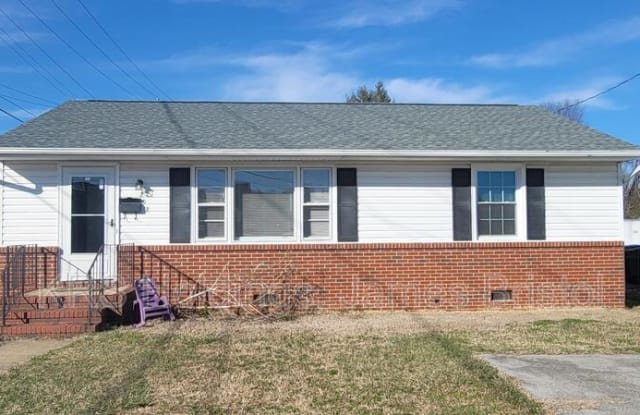 202 E Ellerslie Ave - 202 East Ellerslie Avenue, Colonial Heights, VA 23834