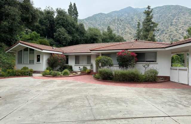 2256 Highland Oaks Drive