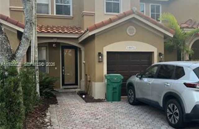 10872 SW 89th St th 10872 MIAMI, FL 33176