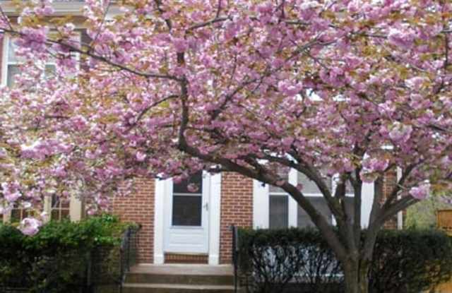 Photo of Updated Townhome Close to METRO