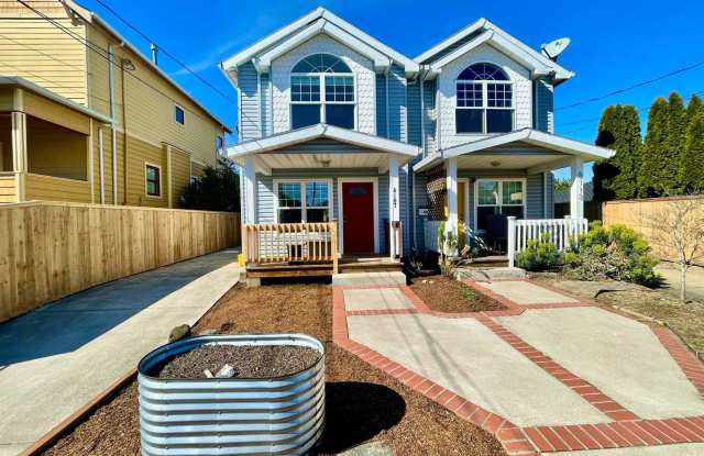 Inviting, Recently Remodeled 3BD/1.5BA Home with a Private Fenced Yard - 6107 Northeast 8th Avenue, Portland, OR 97211