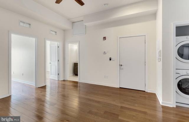 2031 S JUNIPER Street unit: 204