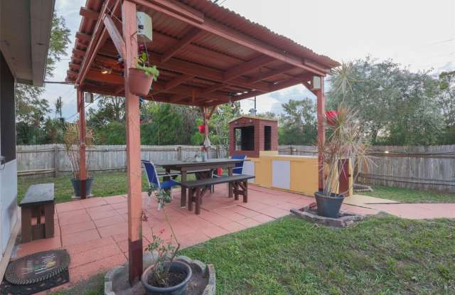 1623 DARTMOUTH DRIVE