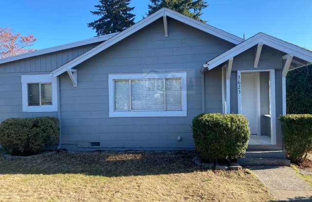 Beautiful Single Family Home located at South Tacoma neighborhood!