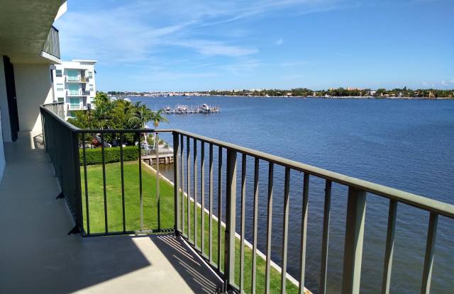 7020 Half Moon Circle