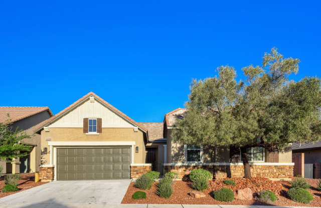 Gorgeous 4 Bedroom Home With Upgraded Backyard