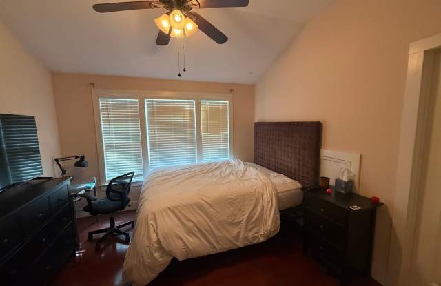 5x5 in Carvers Corner ! NOW LEASING FOR FALL 2026