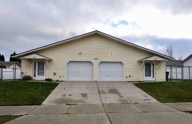 2 bed 1 bath duplex with fenced yard - 14296 North Cassia Street, Rathdrum, ID 83858