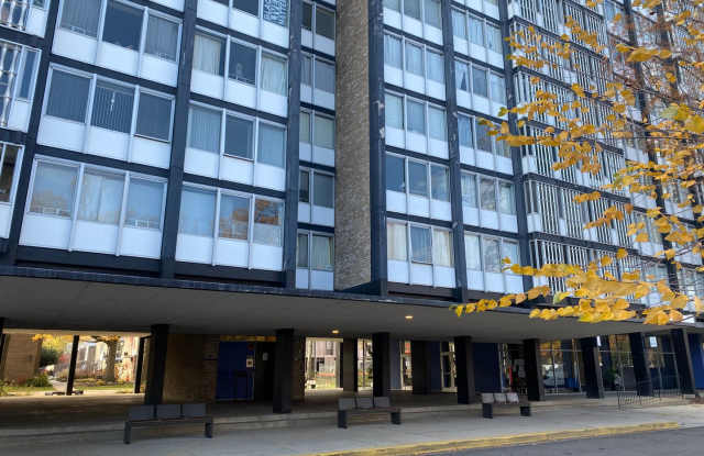 Photo of Large 744 sq.ft. 1 bedroom in historic Riverpark DC building