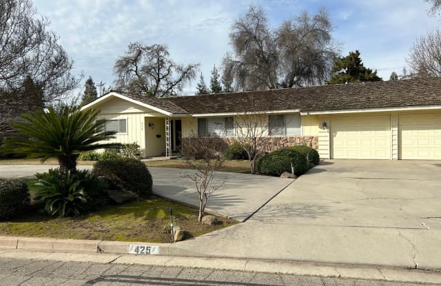 425 N. O'Farrell Ct - 425 North O'Farrell Court, Visalia, CA 93291