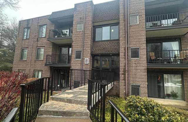 27 OAKRIDGE Drive unit: Second Floor